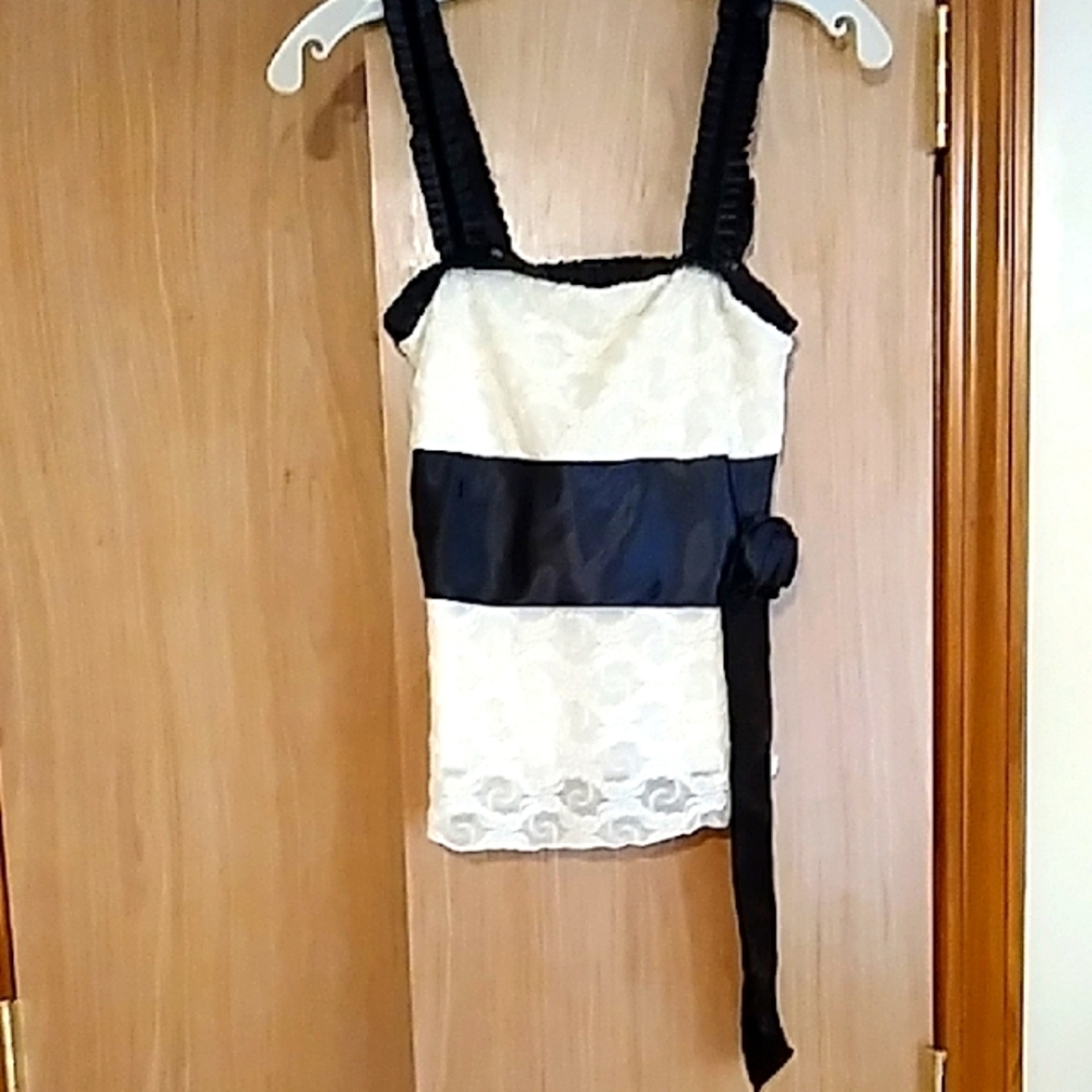 Black and White Lace Sleeveless Top